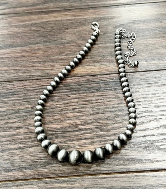 Single strand graduated pearl necklace