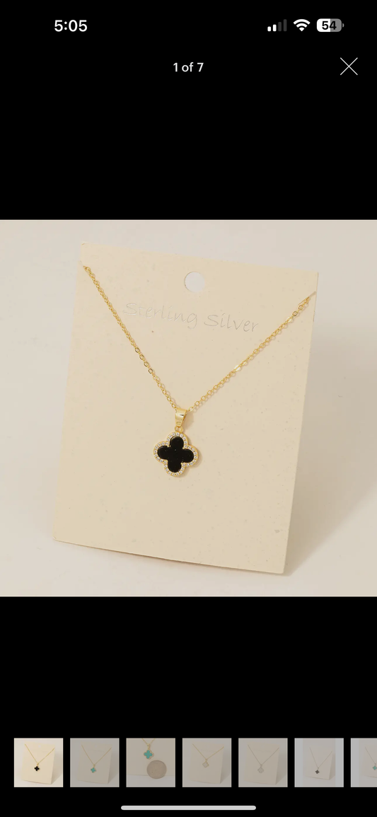 Clover Pendent Necklace