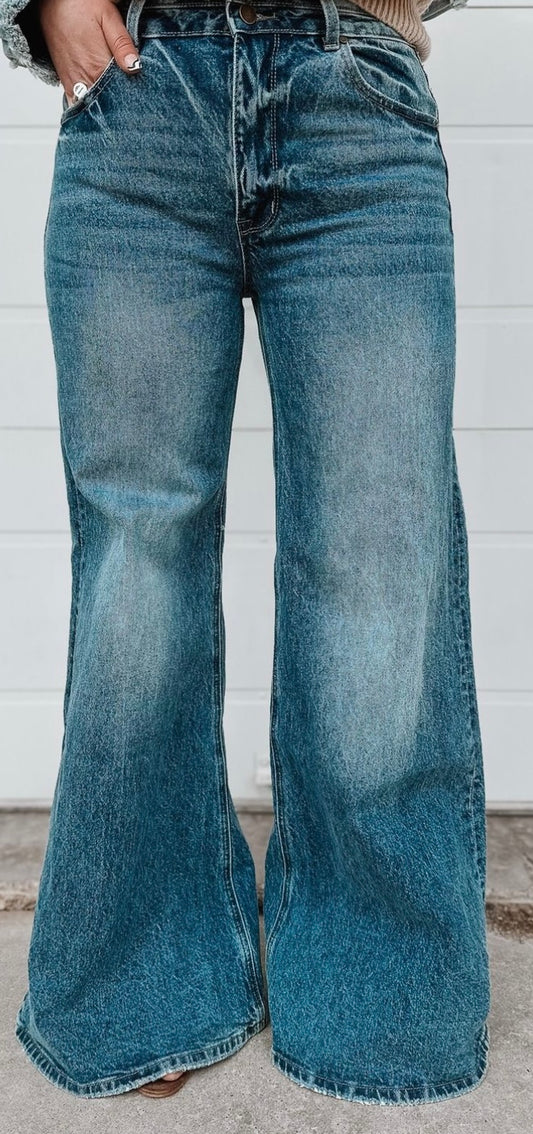 Petra: wide legged jeans